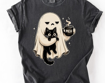 猫を抱えた幽霊のシャツ、不気味な黒猫のグラフィックTシャツ、面白い内向的なハロウィンTシャツ、コーヒー好きへのギフト