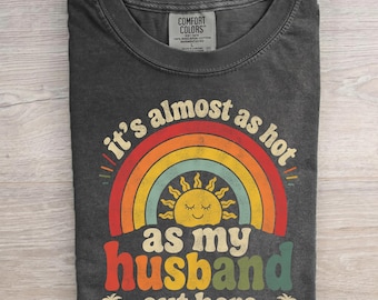 「外は夫と同じくらい暑い」Tシャツ、面白い妻Tシャツ、ホットワイフサマーTシャツ、ハネムーンTシャツ、ビーチ、新婚夫婦へのギフト、バケーションTシャツ