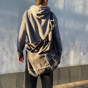 Grand sac messager en toile - Sac à bandoulière surdimensionné fait main, bandoulière utilitaire robuste, sac grunge vieilli pour un usage quotidien et les voyages y2k alt