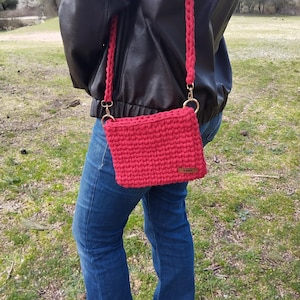 T-shirt Yarn Crochet Shoulder Crossbody Bag: Handmade Eco-Friendly Fashion