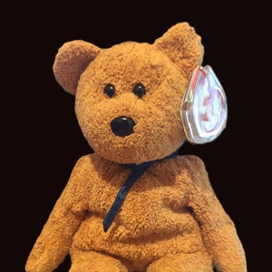 Ty Fuzz the Bear Beanie Baby. Vintage Collectible Plush Toy for Nostalgic Gifts & Children&#39;s Decor
