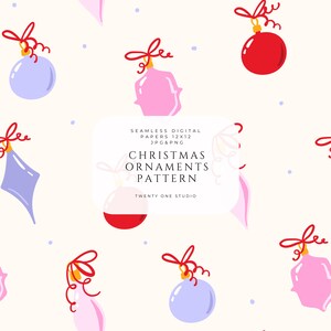 Puede incluir: Un patrón digital sin costuras de adornos navideños. El diseño presenta varios adornos en rojo, rosa y azul, cada uno con un lazo rojo. El fondo es de color crema con pequeños puntos azules. El texto "CHRISTMAS ORNAMENTS PATTERN" es visible.