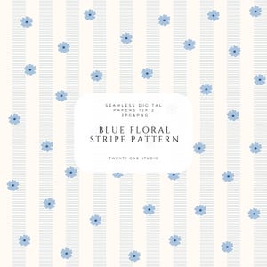 Puede incluir: Un patrón de papel digital sin costuras con pequeñas flores de color azul claro dispersas sobre un fondo de finas rayas verticales azules en una superficie crema. El texto central dice: SEAMLESS DIGITAL PAPERS 12X12 JPG & PNG BLUE FLORAL STRIPE PATTERN TWENTY ONE STUDIO.