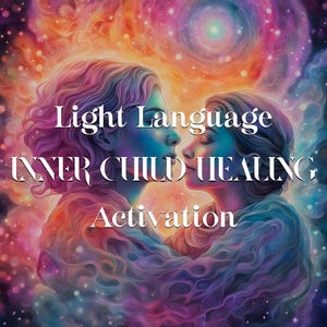 Può includere: Opera d'arte digitale raffigurante due figure che si abbracciano, sullo sfondo di un vortice di viola, arancione e blu. Il testo bianco sovrapposto recita "Light Language, Inner Child Healing, Activation", suggerendo un tema spirituale o di benessere.