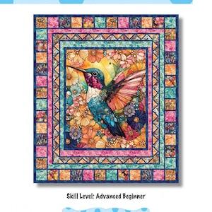 Puede incluir: Patrón de colcha Humming Beauty con un colibrí colorido en vuelo rodeado de flores. El patrón mide 61,5 pulgadas por 71,5 pulgadas y es para principiantes avanzados. El logotipo de The Whimsical Workshop está en la parte inferior del patrón.