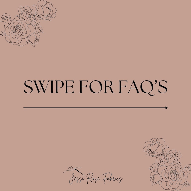 Peut inclure: Un fond brun clair avec des motifs floraux noirs dans les coins sup&eacute;rieur gauche et inf&eacute;rieur droit. Le texte "SWIPE FOR FAQ'S" est centr&eacute; au milieu de l'image. Une fl&egrave;che noire pointe vers la droite sous le texte. Le texte "Jessi Rose Fabrics" est en bas au centre de l'image.