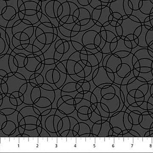 Könnte beinhalten: Ein nahtloses Stoffmuster mit einem sich wiederholenden Muster aus schwarzen Kreisen und Ovalen auf einem dunkelgrauen Hintergrund.