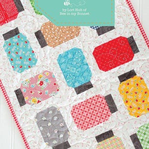 Bee in My Bonnet Yes You Can! Table Runner Pattern by Lori Holt | Riley Blake Designs