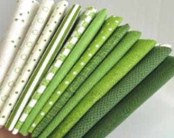 Paquete de retazos de tela seleccionados especialmente: algodón para acolchado verde y blanco - 12 retazos - 6250
