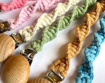 Macrame dummy clip / macrame pacifier dummy clip / baby dummy clip / baby pacifier clip / handmade macrame dummy clip