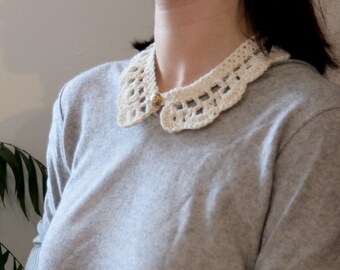 Collar - blanco - Algodón - botón de oro - crochet - hecho a mano