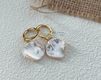 Aros dorados: Perlas barrocas colgantes, estilo bidireccional
