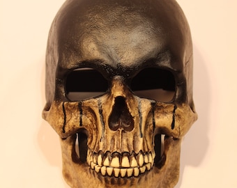 Skull mask with movable jaw
