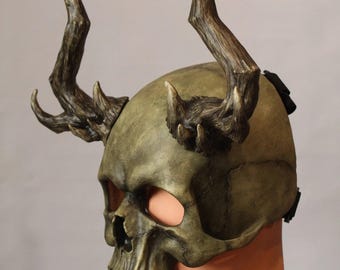 Skull half mask with horns