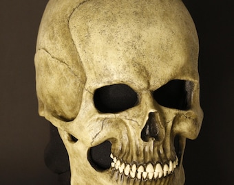 Skull mask with movable jaw