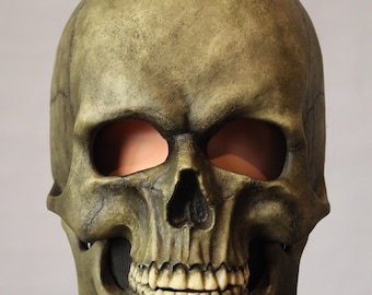 Skull mask with movable jaw
