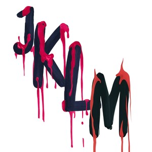 Pu&ograve; includere: Lettere nere "JKLM" dipinte in uno stile a goccia con vernice rosa e rossa.