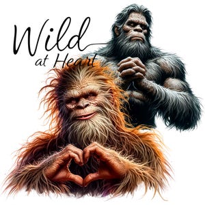 Puede incluir: Ilustraci&oacute;n de dos figuras de Bigfoot. Una forma un coraz&oacute;n con sus manos, mientras que la otra est&aacute; detr&aacute;s. El texto "Wild at Heart" est&aacute; escrito en cursiva sobre las figuras.