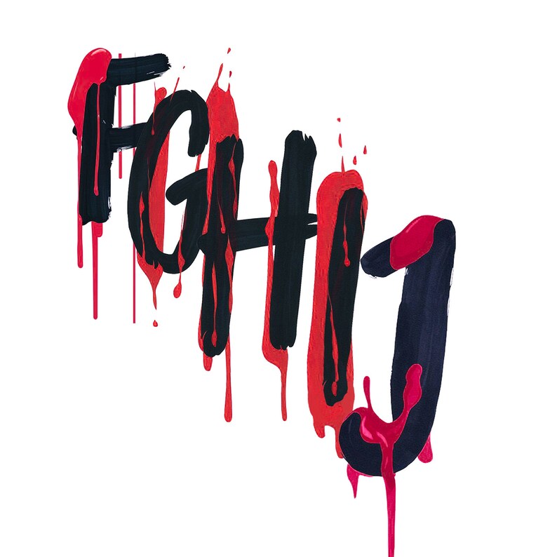 Pu&ograve; includere: Vernice nera che cola dalle lettere F, G, H, I e J. Le lettere sono dipinte di nero con vernice rossa che cola dai lati.