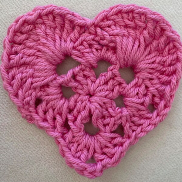 Valentine's Day, Coquette Heart Coaster, Mug Rug, gifts for her, gifts for home, Coquette lifestyle, Coquette aesthetic, crochet,