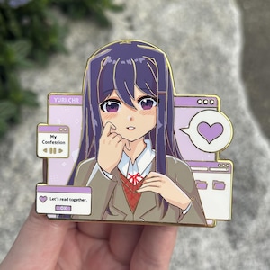 LEER DESCRIPCIÓN** Doki Doki Literature Club Anime Natsuki Yuri Sayori Monika Esmalte Pin 2.8"