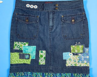 Jupe en jean bohème à patchwork avec patchs fleuris bleus-verts Femme 10 chaps