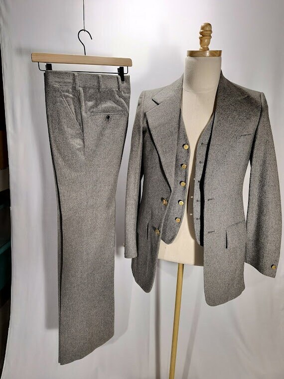 Geoffrey Beene Men's grey 1970's 3 pc. suit, 36R