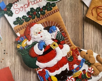 Prachtig met de hand gestikte Bucilla Felt Appliqué 18" kous, "Santa's Visit", HD86702