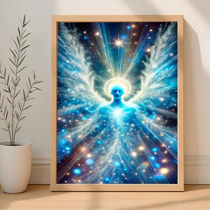 以下が含まれることがあります： 青い羽根と輝く後光を持つ天使のデジタルペイント。星と光に囲まれています。天使は宇宙的な背景にあり、青と紫の背景になっています。