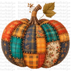 Peut inclure: Une citrouille décorative avec un motif patchwork. La citrouille présente divers motifs de tissu dans des tons orange, sarcelle, jaune et bleu marine. La tige est marron avec une petite feuille attachée, parfaite pour la décoration d'automne.