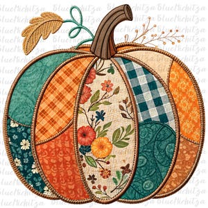 Peut inclure: Un motif de citrouille décorative avec un motif patchwork. La citrouille présente divers motifs de tissu, notamment floral, à carreaux et cachemire, dans des tons orange, sarcelle et beige. Une tige et une feuille brunes complètent le design sur le thème de l'automne.