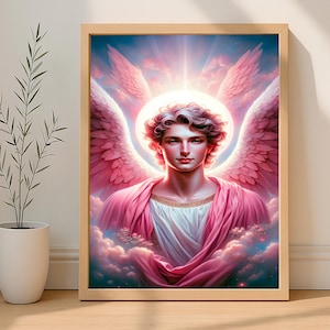Puede incluir: Una pintura de un ángel con alas rosadas y un halo. El ángel tiene el pelo largo y rizado y lleva una túnica rosa. El fondo es un cielo nublado con una luz brillante que brilla a través.