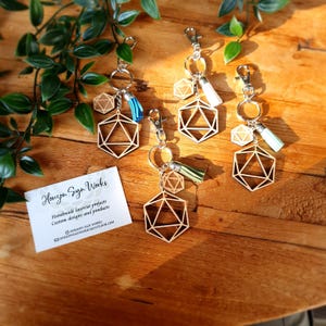 Houten DnD Sleutelhanger - Dungeons and Dragons - Dungeon Master - D&D - RPG Player Gift, Hanger voor tote bag, Uniek cadeau,