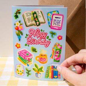 Carte autocollante d'anniversaire Cosy Books - Combo carte / feuille d'autocollants ! - Joli cadeau pour les amateurs de lecture, les rats de bibliothèque