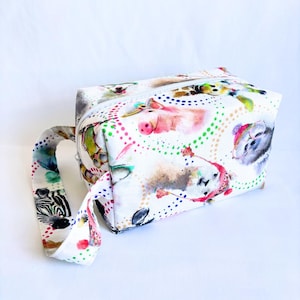 手作りのボックス型プロジェクトバッグ：動物柄の編み物、かぎ針編み、クロスステッチ