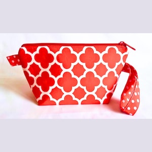 クラシックレッドミディアムスタンディングウェッジバッグ、編み物、かぎ針編み、クロスステッチ、刺繍用のノーションまたはプロジェクトバッグ、コットン裏地付き収納ケース