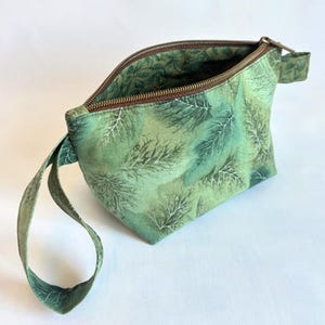 編み物、かぎ針編み、クロスステッチ、刺繍用のミディアムジッパー付きウェッジプロジェクトバッグ | 毛糸収納ケース | 広々としたクラフト用品バッグ | フォレスト