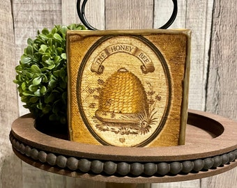 Primitive Bee Tray Decor, Honeybee Sign, Vintage Rustic Honey Bee Summer Home Decore, Farmhouse Decorator Gift, Cottage Beehive Decorating