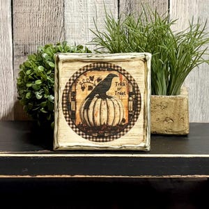 Primitive Crow Halloween Fall Decorating Sign, Rustic Crow on Pumpkin Trick or Treat Shelf Sitter, Fall Farmhouse Tabletop Vintage Raven
