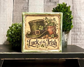 Luck Of The Irish St Patrick’s Day Beeswax Canvas, Shamrock And Leprechaun Hat Shelf Sitter, Saint Patrick Primitive Farmhouse Irish Gift