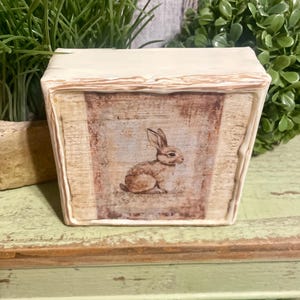 Primitive Bunny Easter Decor, Holiday Tray Styling, Vintage Spring Home Decore, Country Cottage Easter Farmhouse Decorator Gift, charming bunny with vintage style french country look for spring and Easter home table and tray decorating