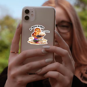 A Bookworm on a Mission sticker, grappige digitale sticker, leuke leessticker, instant download png, afdrukbare laptopsticker, boekenwurm cadeau