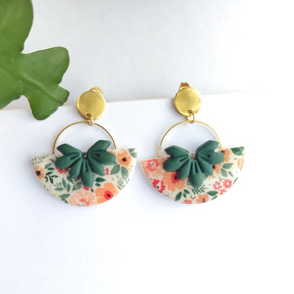 Boucles d'oreilles pendantes en argile polymère,  motif fleur, couleur vert