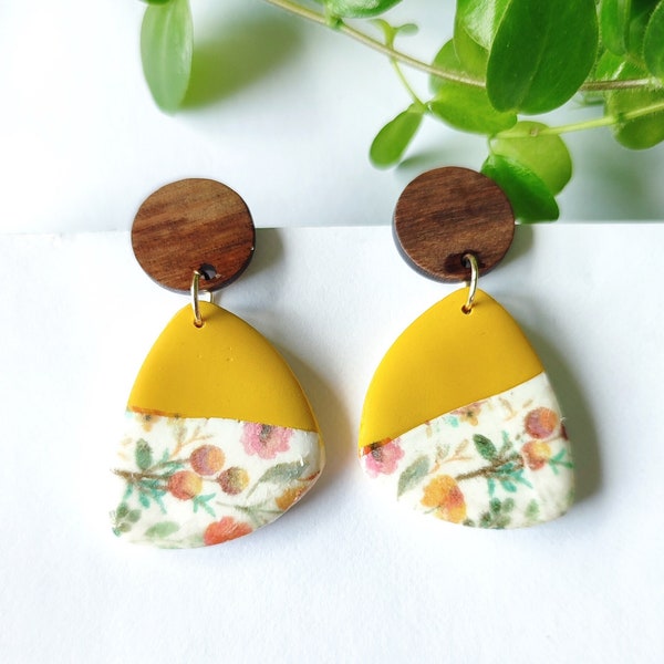 Boucles d'oreilles pendantes en argile polymère, bois, jaune, fleurs, fleurie