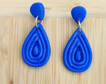 Ohrhänger aus Polymerton, glänzend blau