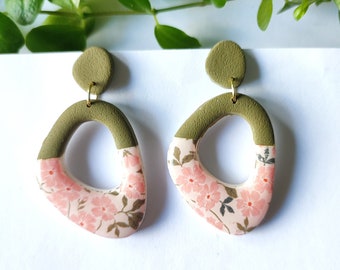 Boucles d'oreilles pendantes en argile polymère, vert kaki, fleuri