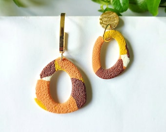 Boucles d'oreilles pendantes en argile polymère, corail, jaune et bronze