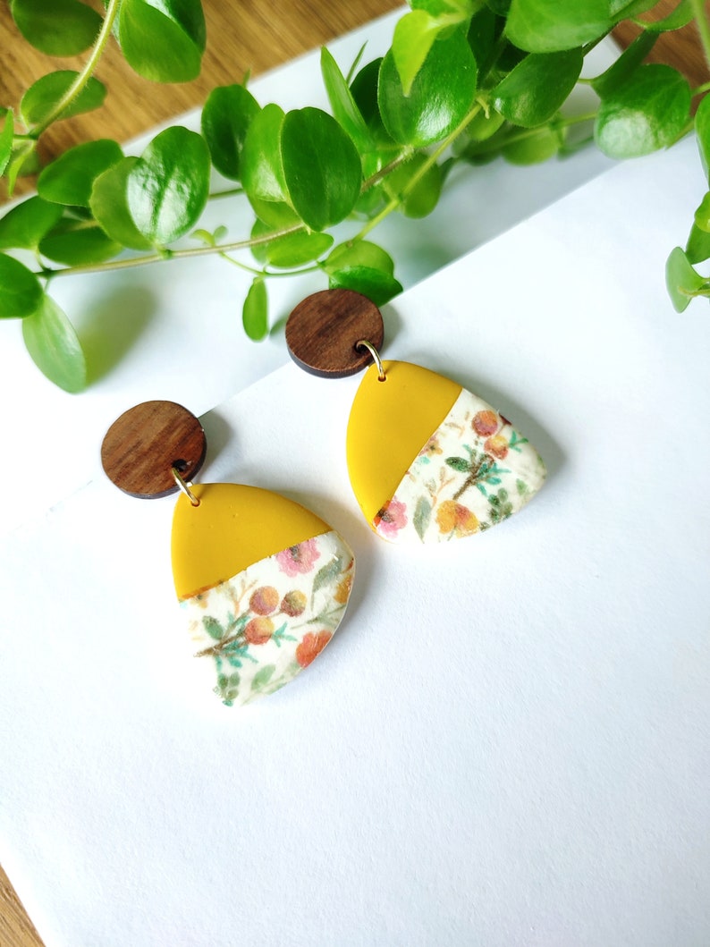 Boucles d'oreilles pendantes en argile polymère, bois, jaune, fleurs, fleurie image 3