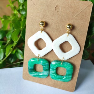 Boucles d'oreilles pendantes en argile polymère, blanc, vert, doré image 4