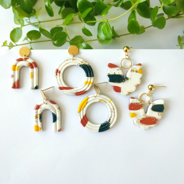Boucles d'oreilles pendantes en argile polymère, vert bouteille, terracotta, jaune et doré